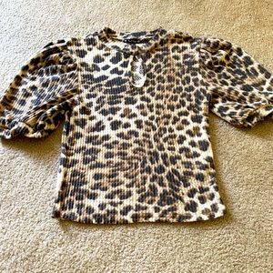 NWT Puff Sleeve sweater